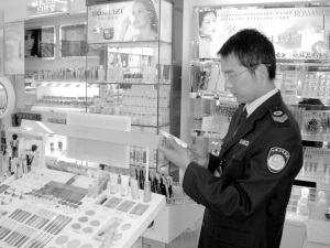 五华区开展专项拉网检查，筑牢化妆品及卫生用品零售安全防线